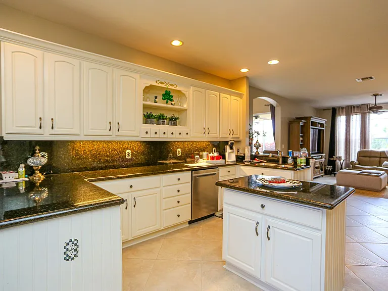 5945 Paradise Cir — Photo 41