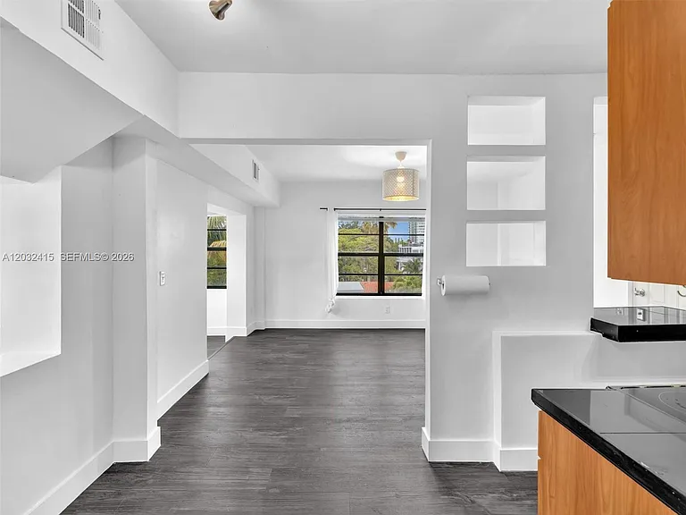 934 Michigan Ave #305 — Photo 15