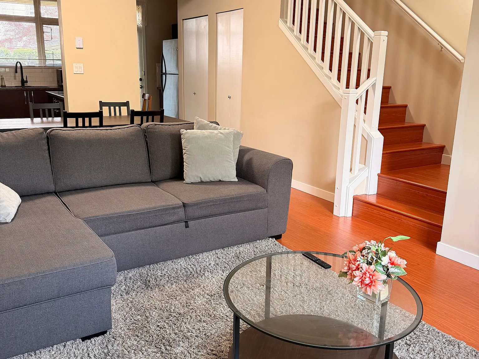 2 bed, 1085 sqft, $3,100 — Photo 2