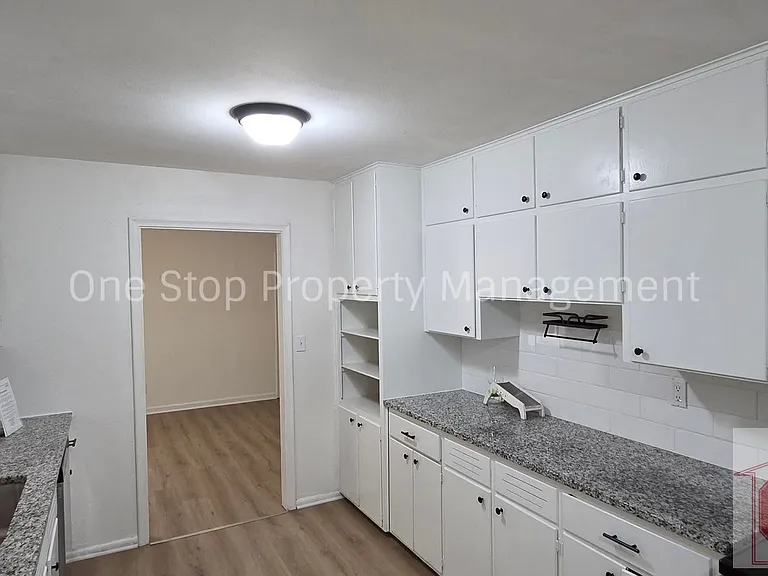 2111 N 49th St — Photo 9