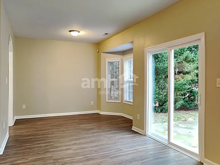 1414 Southgate Dr — Photo 4