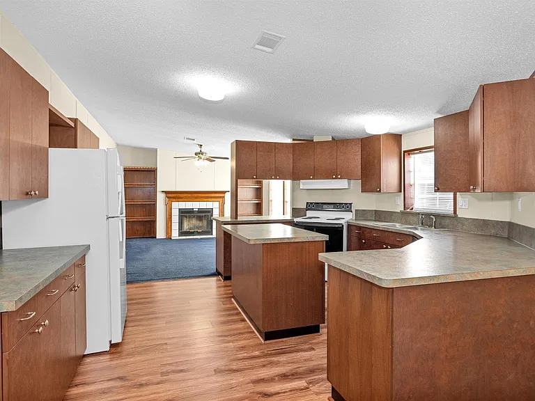 11261 Rose Rd — Photo 10