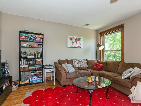 5th image of 1210 N Marion Ct #3JC