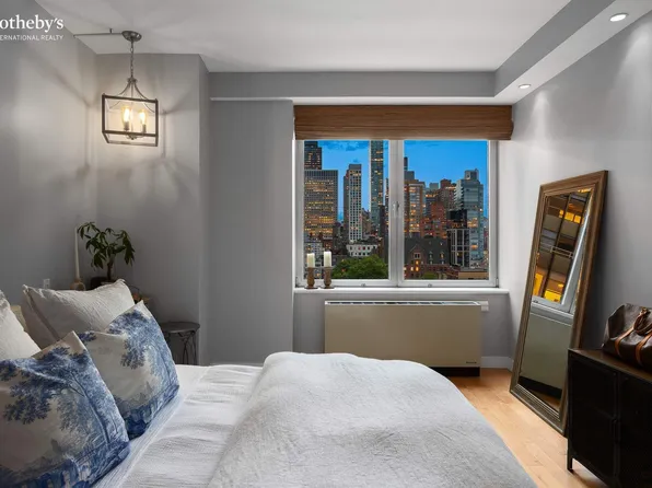 216 East 47th Street 12A image 2 of 12