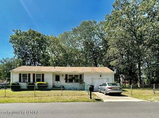 11 1st St, Lanoka Harbor, NJ 08734