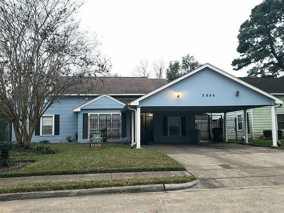 Entrance with car port