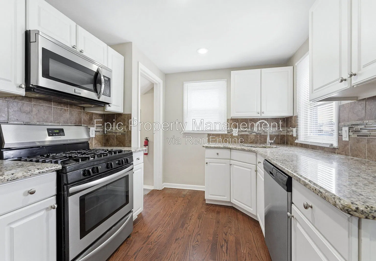 3 bed, 1.5 bath, $1,795 — Photo 2