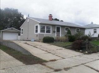 1319 Sussex Dr, South Bend, IN 46628