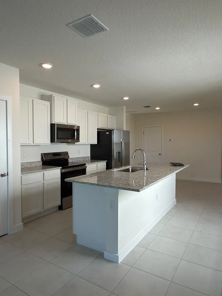 3 bed, 1480 sqft, $1,900 — Photo 3