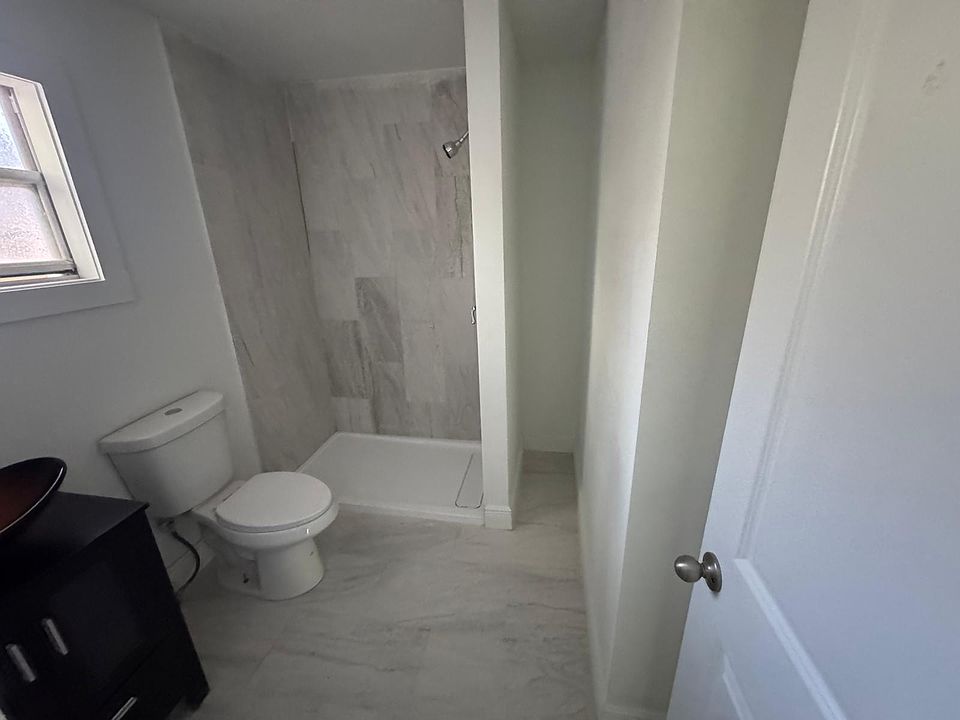 1st image of 2644 Golfview St