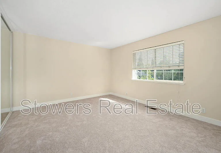 1090 Livorna Rd — Photo 17