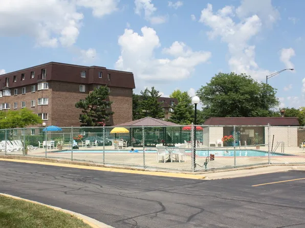 300 S Roselle Rd Unit 222, Schaumburg, IL 60193