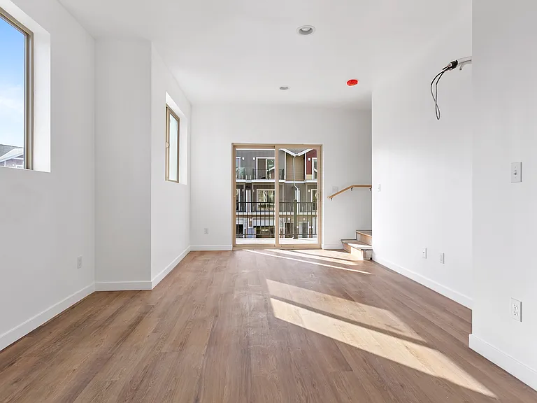 2028 Salam Loop — Photo 4
