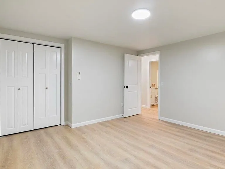 36 Karen Dr #1B — Photo 6