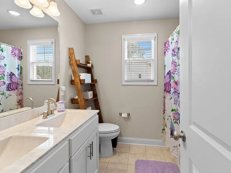 60 Melvill Ln — Photo 28