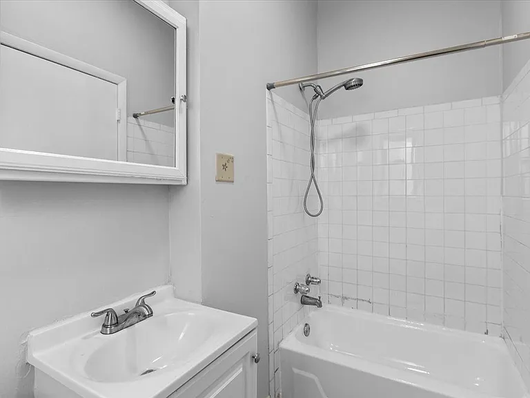 5018-20 S Blackstone — Photo 8