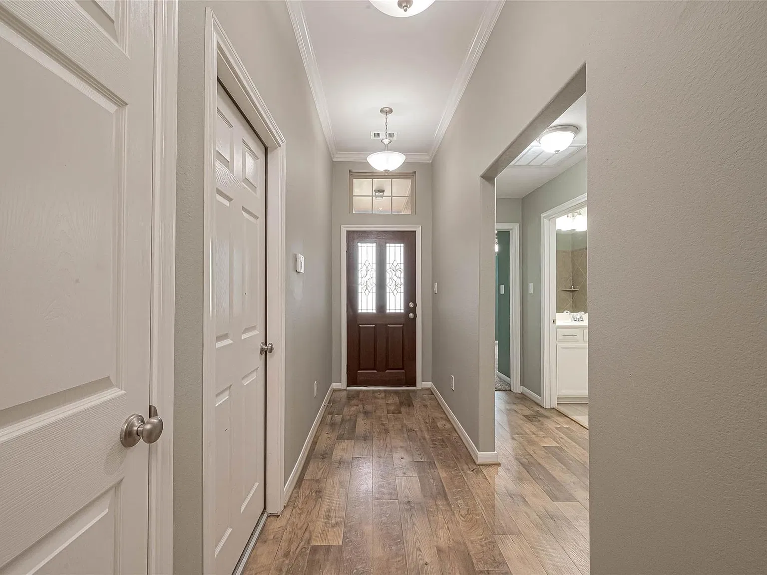 3 bed, 2.0 bath, 1813 sqft, $2,200 — Photo 4