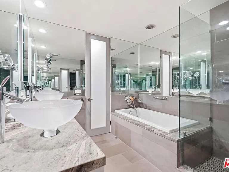 1033 Carol Dr #T16 — Photo 13