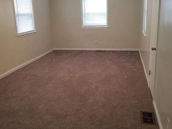 4th image of 316 W Erskine Dr