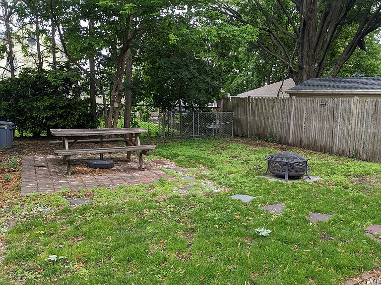 Chester Ave — Photo 26