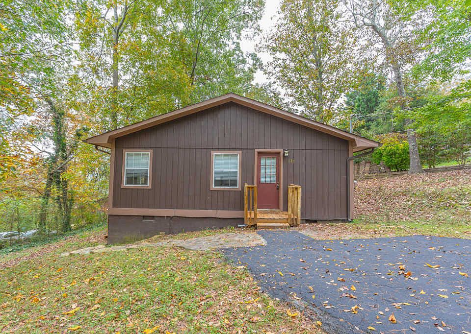 1st image of 127 Creeks Bend Dr