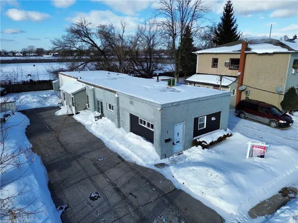 7 Beech St, Saint Catharines, ON L2R 2B6