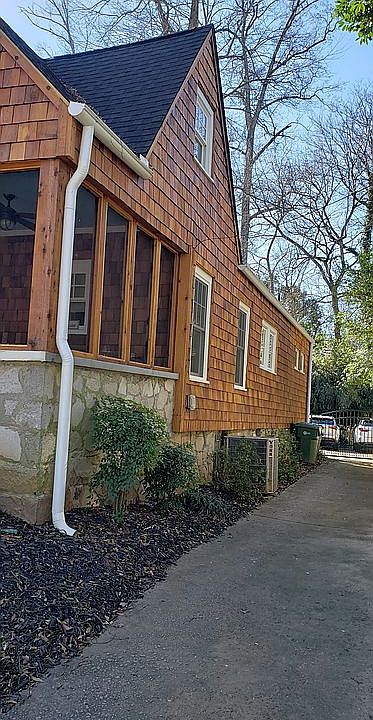 2nd image of 1125 University Dr NE