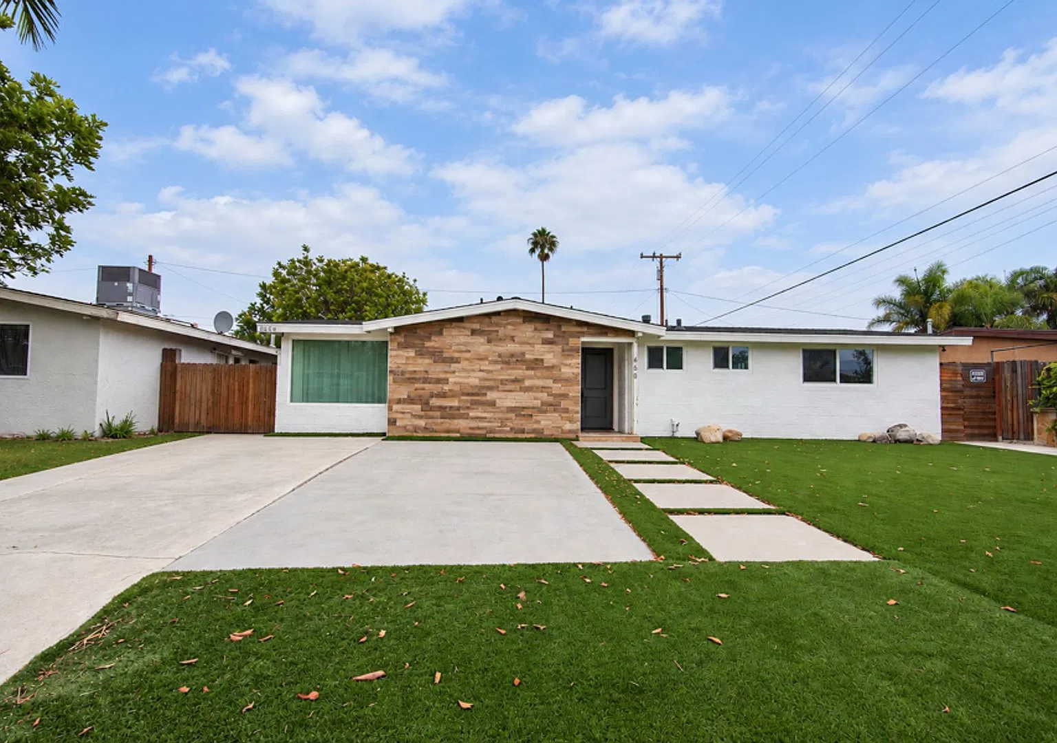 Prime Costa Mesa Location — Photo 2