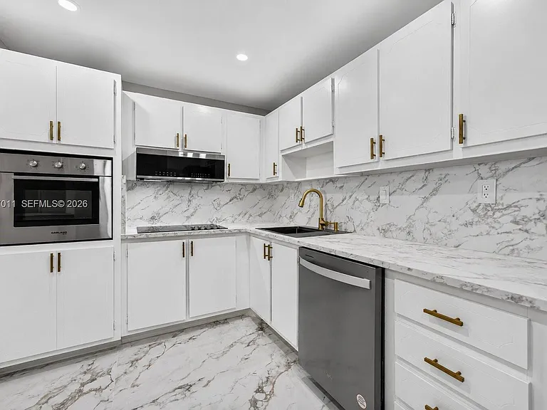 19380 Collins Ave #608 — Photo 4