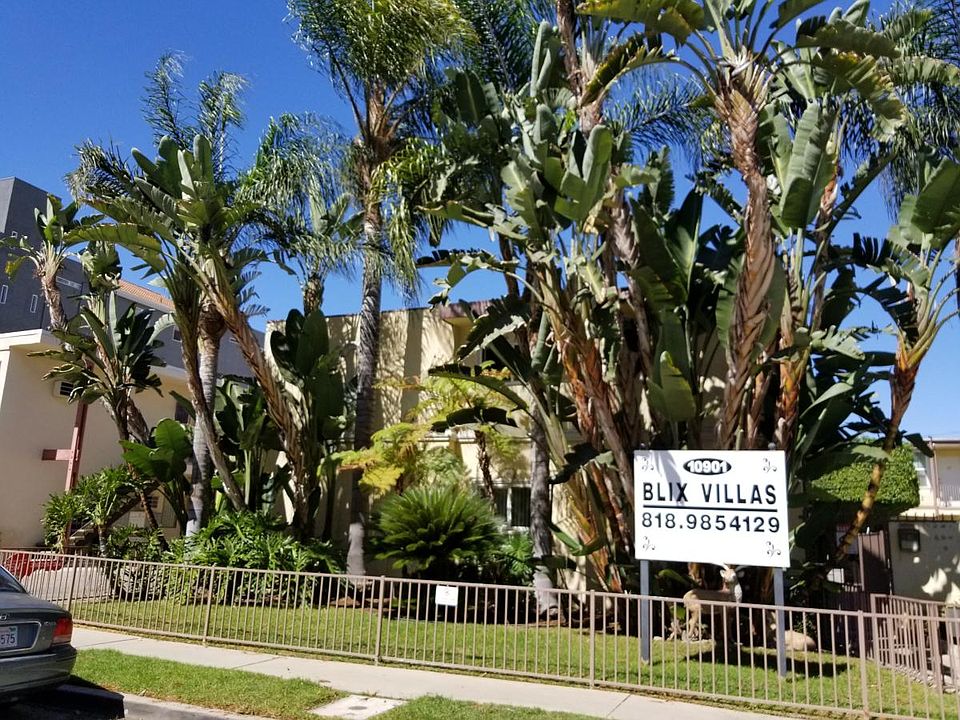 FRONT OF BLIX VILLAS