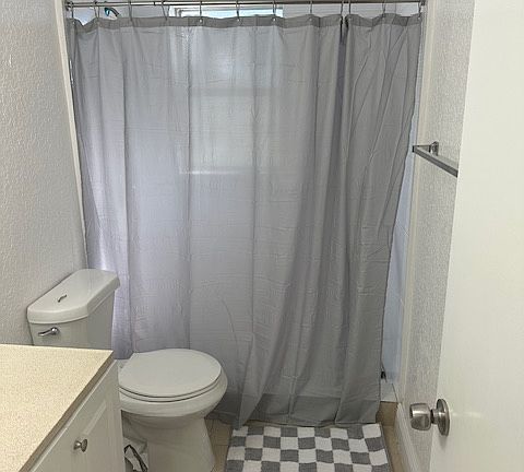 3rd image of 5510 Lakewood Cir N