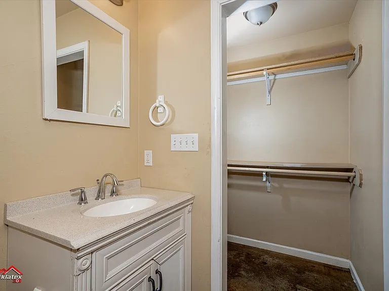 1225 Pecan St #B — Photo 10