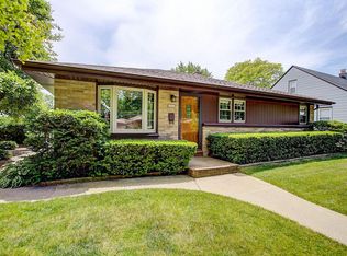 2901 E Bottsford Ave, St Francis, WI 53235