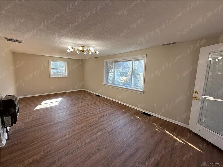 675 Wright St — Photo 5