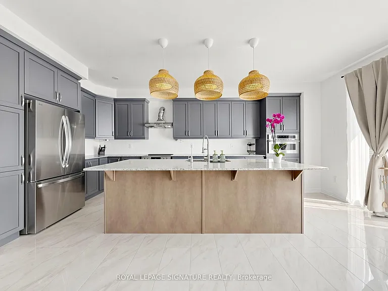 635 Newlove St — Photo 6