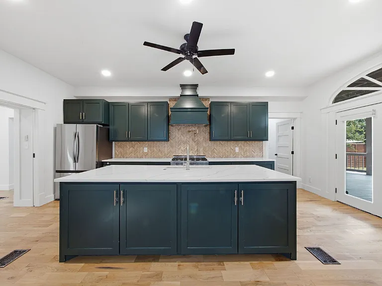 1209 Kings Hwy — Photo 9