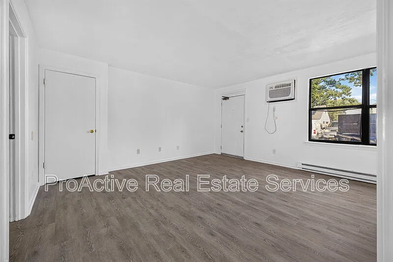 2 bed, 1.0 bath, 800 sqft, $1,250 — Photo 3