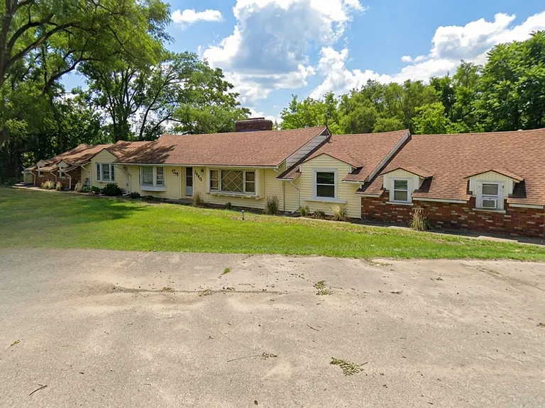 8587-8615 Pontiac Lake Rd — Photo 2