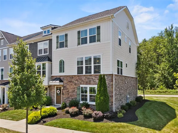 306 Cross Creek Dr, Cranberry Township, PA 16066