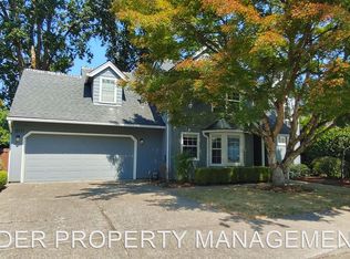 5717 SW Langford Ln, Lake Oswego, OR 97035