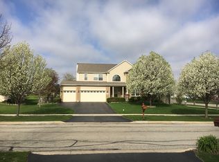 2920 McDuffee Cir, North Aurora, IL 60542