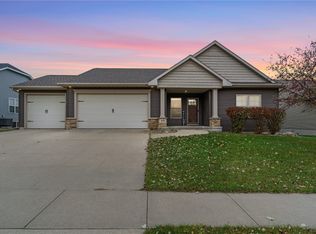 4928 Windmill Dr SW, Cedar Rapids, IA 52404