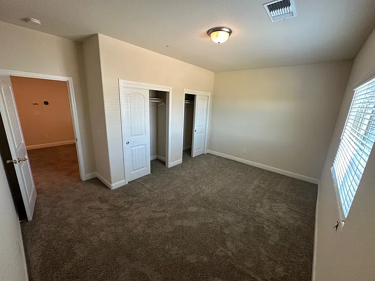 2494 Valdes Dr — Photo 33
