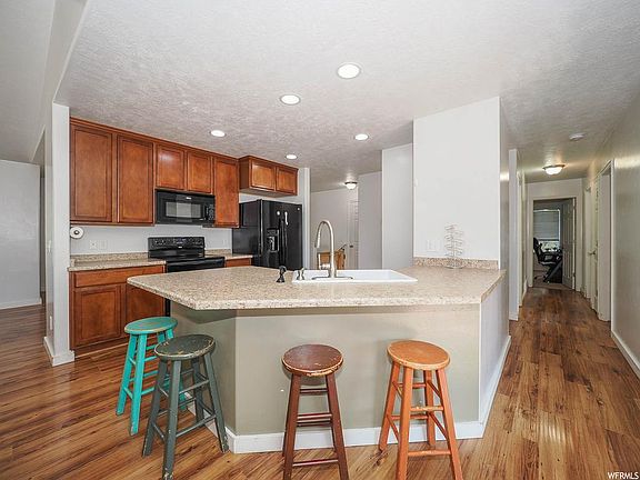 2nd image of 583 W Marie Way