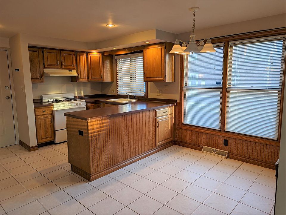 1st image of 28 Lake Ave APT 1