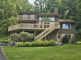 790 Garrison Ct, Delafield, WI 53018
