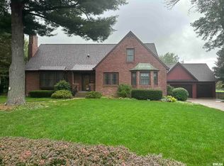 6 Maplewood Ln, Geneseo, IL 61254