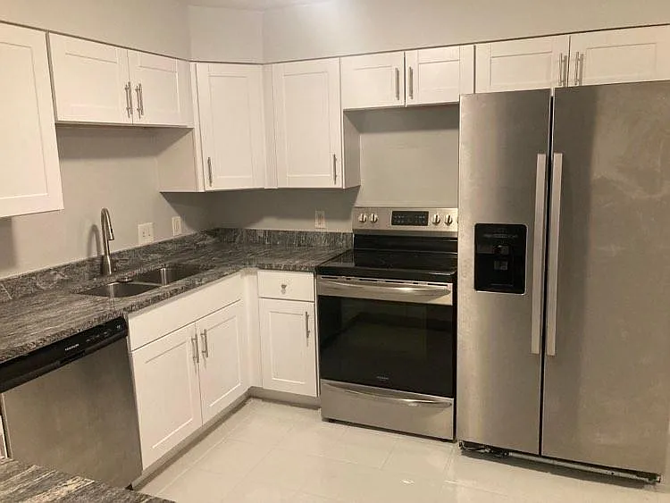 534 E Bridgeport Ave — Photo 2