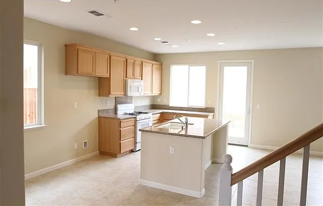 254 Altadena Cir — Photo 12