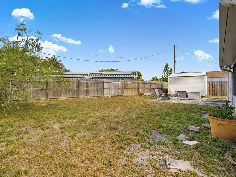 1123 SE 2nd Ave — Photo 30